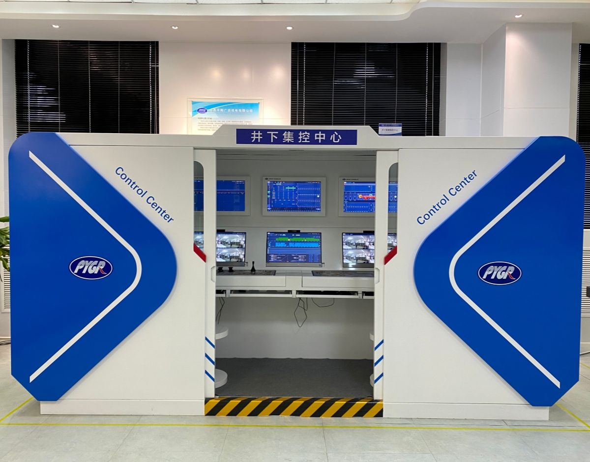 井下監(jiān)控中心實(shí)物_副本.jpg